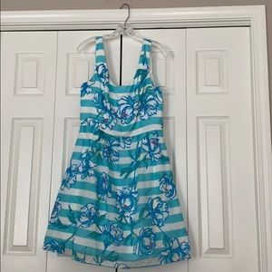 Lilly Pulitzer tossing the line 10 small sun stain